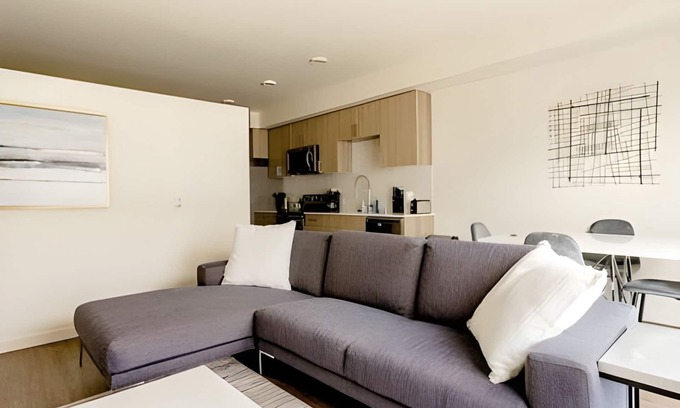 Downtown Apartamento | Clean+Modern 1BR in Redmond 4 | FastWifi | Gym