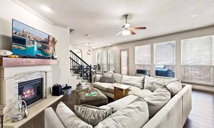 Lewisville Casa | Clean Modern Spacious Open, King bed in peaceful neighborhood,Near DFW Airport