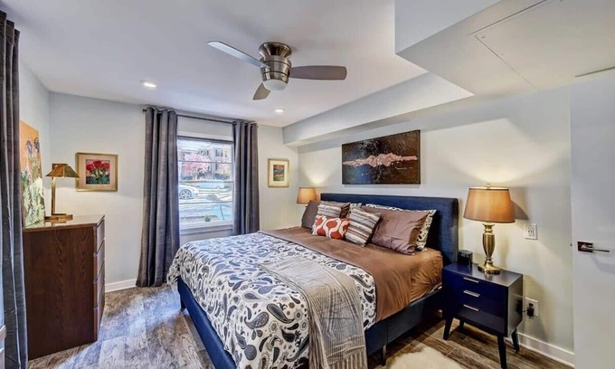 Cherry Condominio | 510 Queens 101: Stylish Home near Myers Park