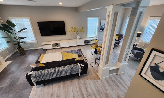 Bull Mountain Casa | Clean, open, bright and comfy house, in ideal setting with EV Charging on site