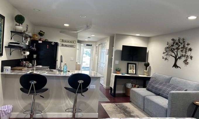 Loveland Apartamento | CLEAN & PRIVATE studio w/ kitchenette, free parking, central location, pets ok