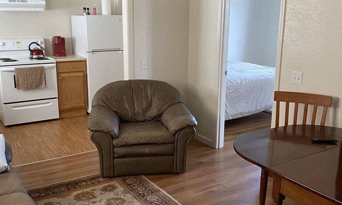 Eureka Apartamento | Clean, private upstairs apartment with self check-in Keyless entry