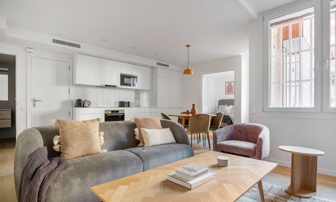 Sarria Apartamento | Clean Sarrià 2BR w/ Doorman, Recently Renovated, by Blueground