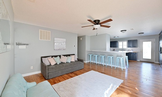 Wayne Casa | Clean Spacious Home | 3 Bedrooms | Close to Airport
