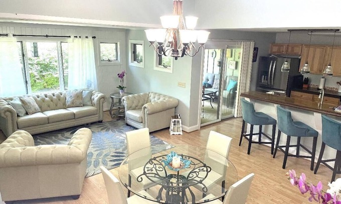 Clyde Casa | Clean, spacious Townhome with GREAT location close to many attractions!