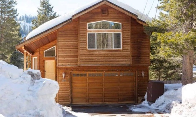 Tahoe Paradise Cabina | Clean Spacious 3 Bed Nash Family Cabin. 2300sq/ft