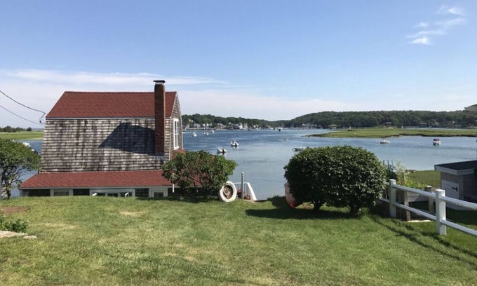 Gloucester Casa | Waterfront Classic Cottage con tablas de paddle