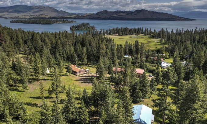 Polson Casa | Clear Creek Blue Cabin w/ lake access & 9 acres!