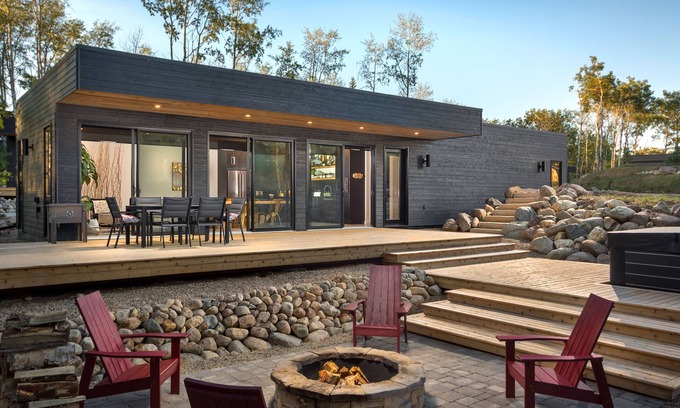 Wasagaming Cabina | Clear Lake, cabin, hot tub