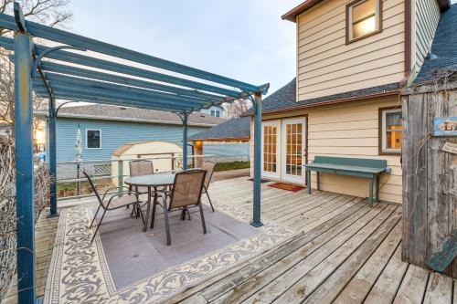 Clear Lake Casa | Clear Lake Vacation Rental Walk to City Beach!