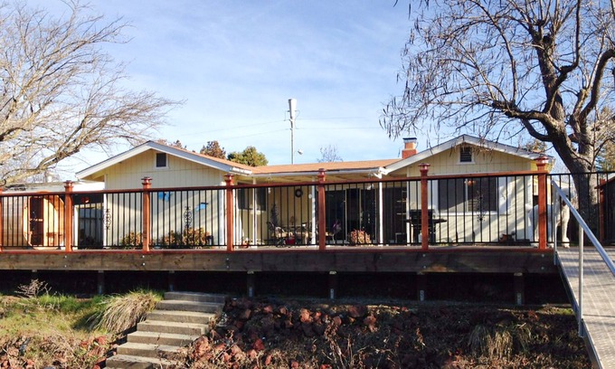 Clear Lake Casa | Clearlake Canal Front Home, Dog-friendly & Sauna