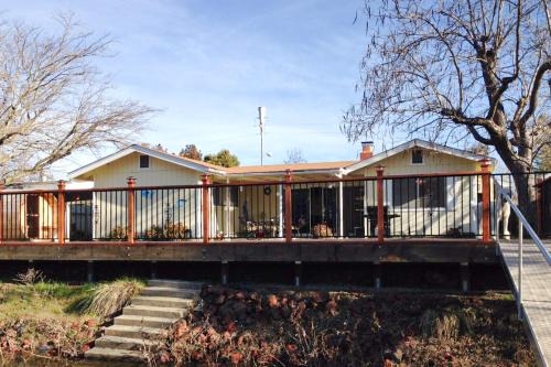 Clear Lake Casa | Clearlake Charmer