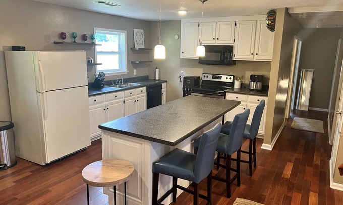 Northport Casa | Clearwater Loop Thirteen miles from University of Alabama.