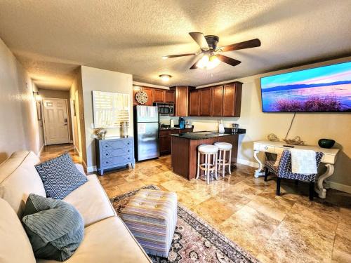Mid America Apartamento | Clearwater Luxe!