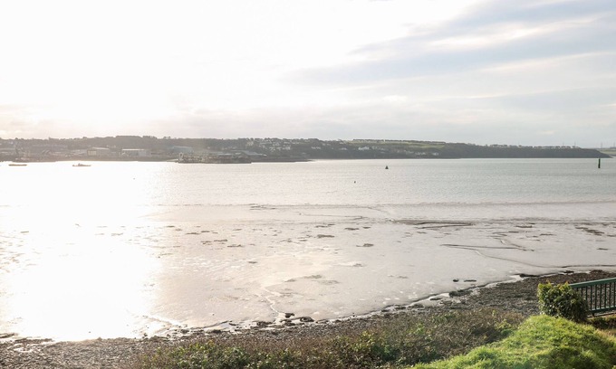 Neyland Casa | CLEDDAU SOUND, family friendly, country holiday cottage in Neyland