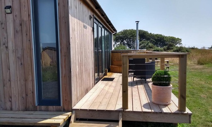 Dalry Casa | Cleeves Cabins Ailsa Luxury Lodge with hot tub