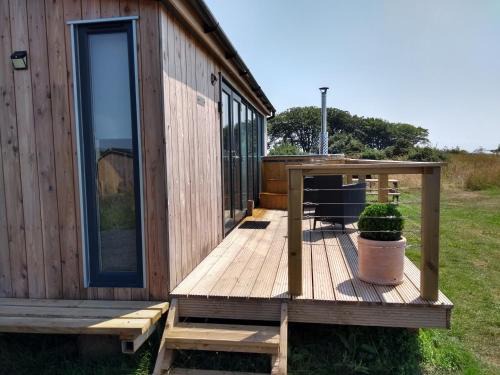Dalry Casa | Cleeves Cabins Arran Luxury Lodge with hot tub