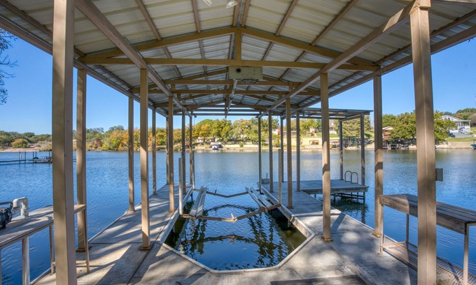 Buchanan Dam Casa | Clen Oak Escape, Families, SUP, Kayak, Open Water, Trees