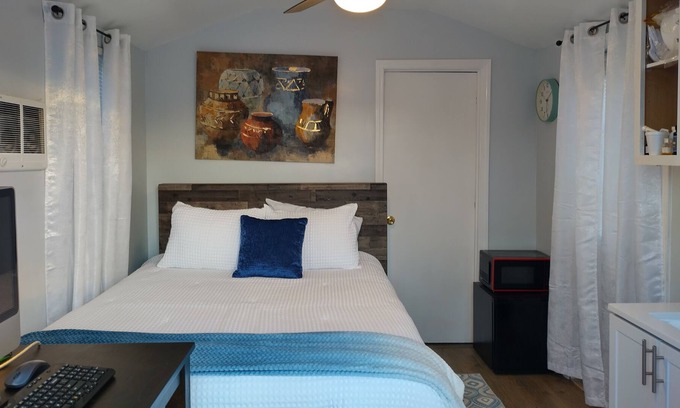 Ronda Cabina | Cleo's Village, Blue Ridge Mountain Tiny House Village Cabin by Redawning