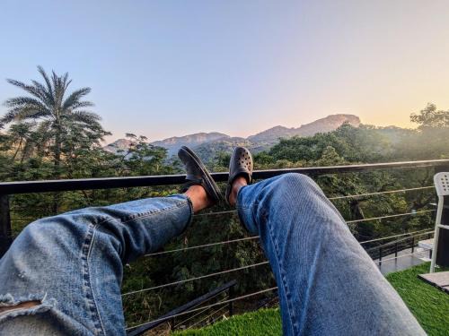 Mount Abu Casa | Cliff Canvas