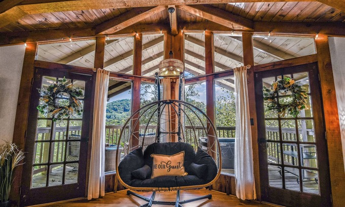 Townsend Cabina | Cliff Haven
