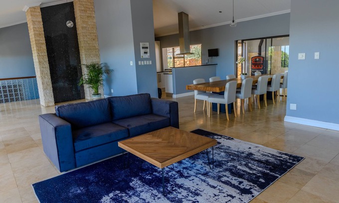 Northcliff Casa | @Cliff House -The Upper Room in a quiet; secure; northern suburb in Johannesburg