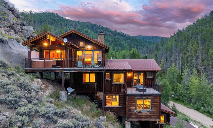 Tabernash Casa | Cliff Side Luxury Chalet I Private Hot Tub I Amazing Views I Best Price I Discounted Attractions