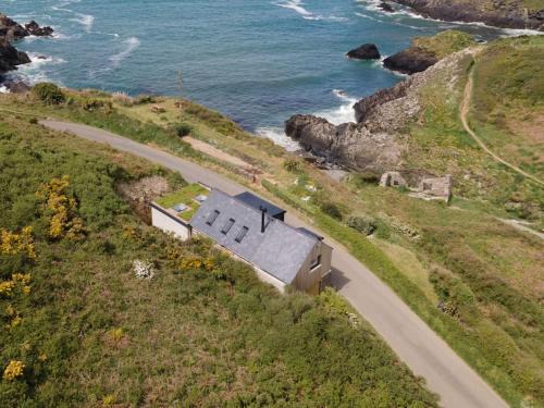 Trefin Casa | Cliff-top Cottage on Coast Path w/Panoramic Views