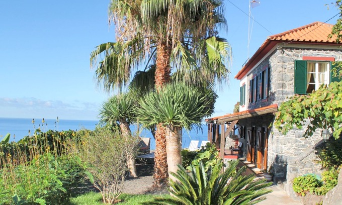 Arco da Calheta Cabaña | Cliff-top location, tranquil | Stonecliff Cottage