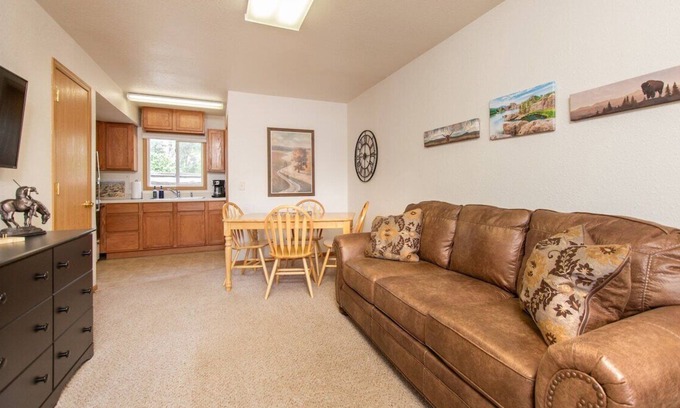 Rimrock Apartamento | *Cliff View Apts #3*King Bed*Private Balcony*