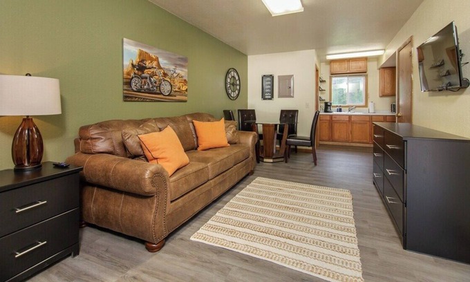 Rimrock Apartamento | *Cliff View Apts #4*Private Balcony*Lakes Nearby*