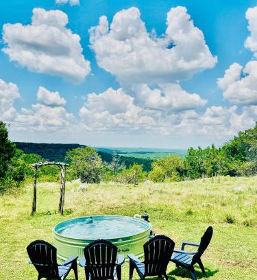 Glen Rose Casa | Cliffside Cabin @ High Hope Ranch Cowboy POOL!