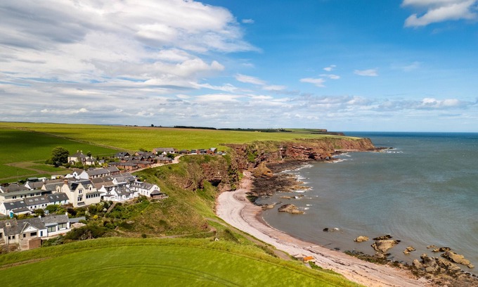 Auchmithie Apartamento | Clifftop Cottage - Seaside Retreat