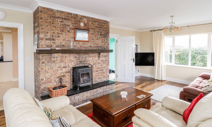 Tully Cabaña | CLIFFTOP HAVEN, family friendly in Tully, County Galway