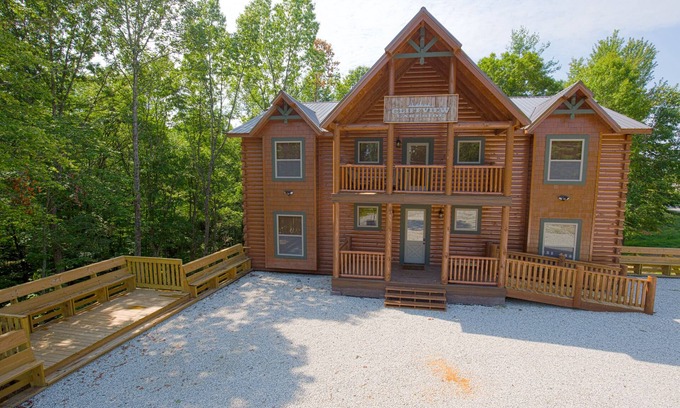 Primrose Cabina | Cliffview Lakeside - 12 BR Lodge en Cliffview Resort - ¡Nuevo!
