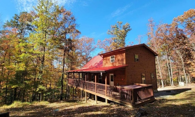 Rogers Cabina | Cliffview Resort Cabin with Hot Tub, Wi-Fi, Awesome Screened Porch, Gas Grill.