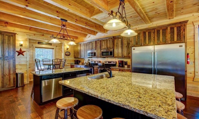 Primrose Cabina | Cliffview Retreat - 11 BR Lodge at Cliffview Resort - a estrenar!