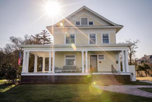 Natchez Casa | Clifton House - Observatory - King Suite, Sleeps 4, Mississippi River Views