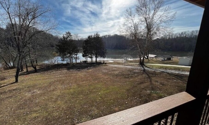 Kingston Casa | Clinch River Getaway - A lakefront retreat, just 5 minutes from grocery.
