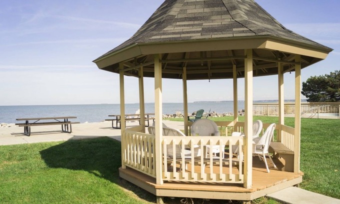 Port Clinton Hotel | Clinton Inn And Suites