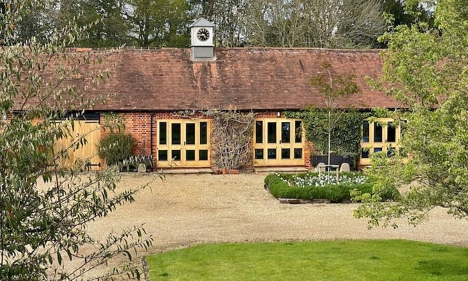 Kingwood Casa | Clock Tower - 2 Bed Pretty Unique Barn with Indoor Pool
