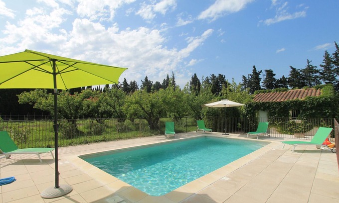 Graveson Casa | Clos Christol B is a beautiful holiday home for 7 people with private pool in Graveson, Provence.