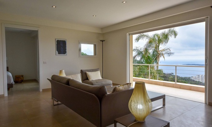 Vallauris Apartamento | Clos des Iles: Peaceful haven with sea view, 10 minutes from the Palais