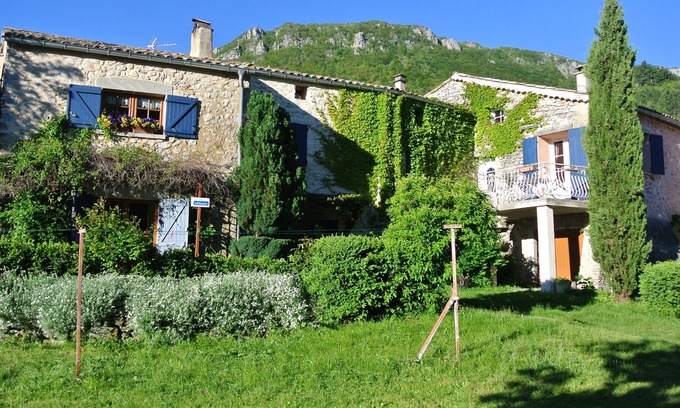 Chateauneuf-Miravail Cabaña | Cierra el tragaluz los girasoles