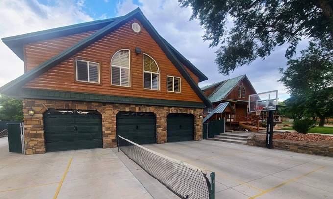 Parowan Cabina | Close to 5 National Parks & Brian Head Ski Resort