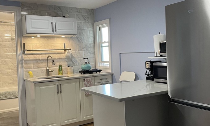 White Plains Casa | Close to a train, White Plains to NYC.