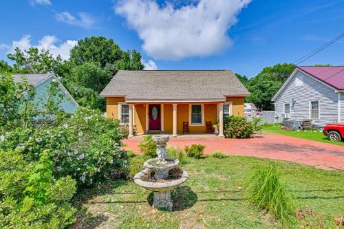 Paw Creek Casa | Close to Airport Home in the Heart of Charlotte!