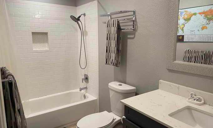 Pleasant Valley Condominio | Close To All The Cool Condo