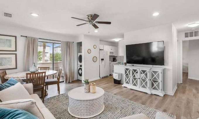 Emerald Waters Village Condominio | Close To Beach! Pet Friendly! Free Seasonal Activities! Cross Creek 64 # 28D!