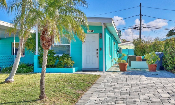 Capri Isle Casa | 🌴 Close To Beach ☀ Shore Thing Duplex 🐬 Easy Island Access